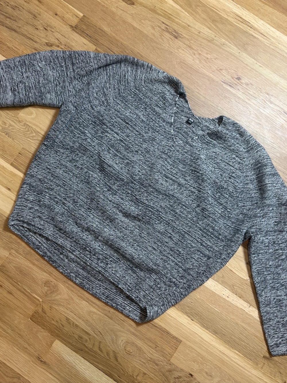 Uniqlo Marled Gray V Neck Sweater